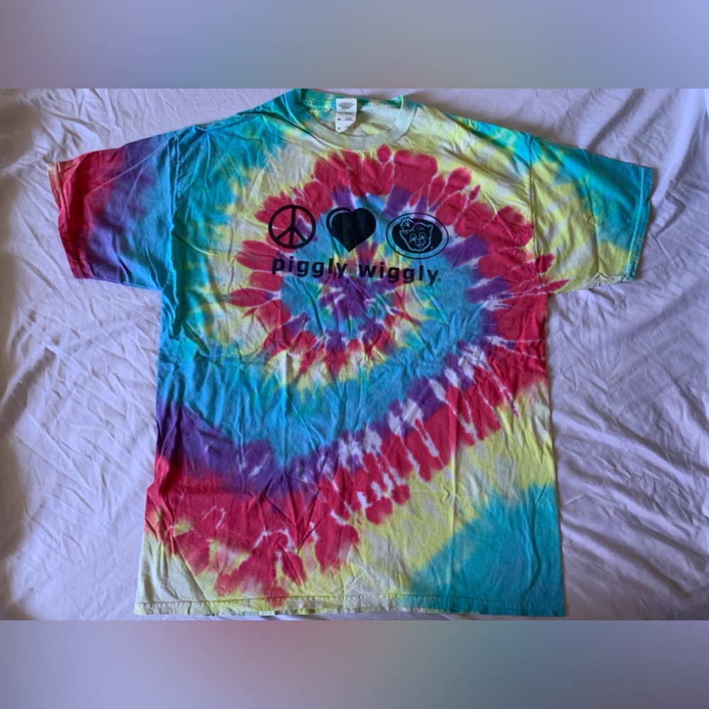 Piggly Wiggly Tie-Dye Graphic T-Shirt